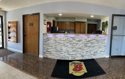 Super 8 by Wyndham Imlay City