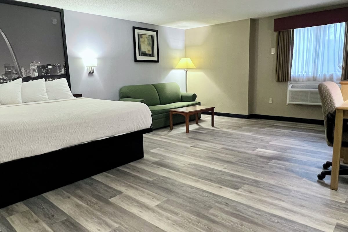 Suite, 1 letto king, non fumatori (Upgraded) | Una cassaforte in camera, postazione laptop, tende oscuranti
