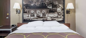 Super 8 by Wyndham Warrensburg