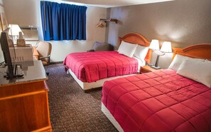 Habitación, 2 camas matrimoniales, para no fumadores | Tabla de planchar con plancha y wifi gratis 
