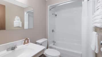Combined shower/bathtub, hair dryer, towels