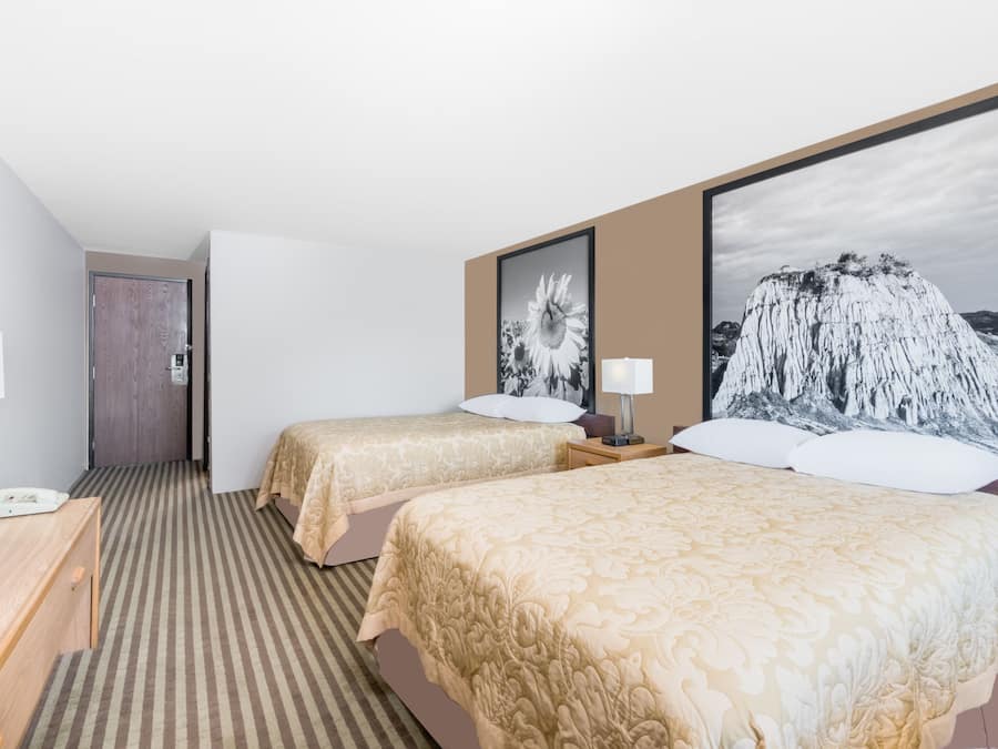 Quarto, 2 camas de casal, para não fumantes | Cofres nos quartos, escrivaninha, cortinas blackout, berços grátis