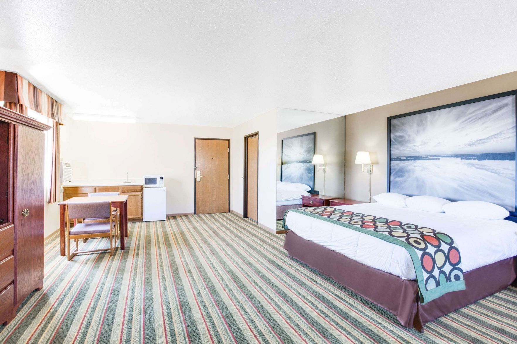 Escritorio, tabla de planchar con plancha y cunas gratuitas 