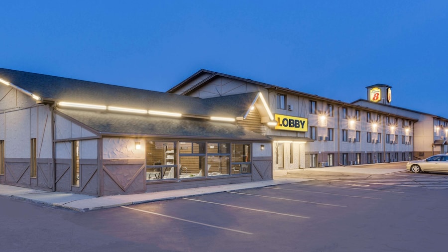 Super 8 by Wyndham Mitchell