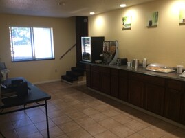 Refrigerador, microondas, cafetera/tetera