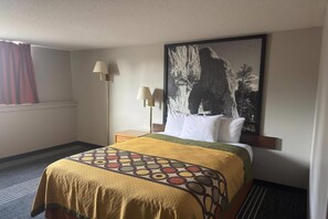 In-room safe, desk, blackout curtains, iron/ironing board - Super 8 by Wyndham Belle Fourche SD (Belle Fourche)