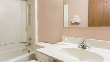 Combined shower/tub, free toiletries, hair dryer, towels