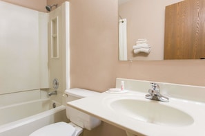 Combined shower/bathtub, free toiletries, hair dryer, towels