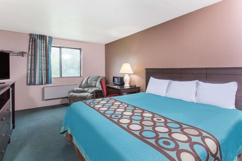 Super 8 by Wyndham Austin MN