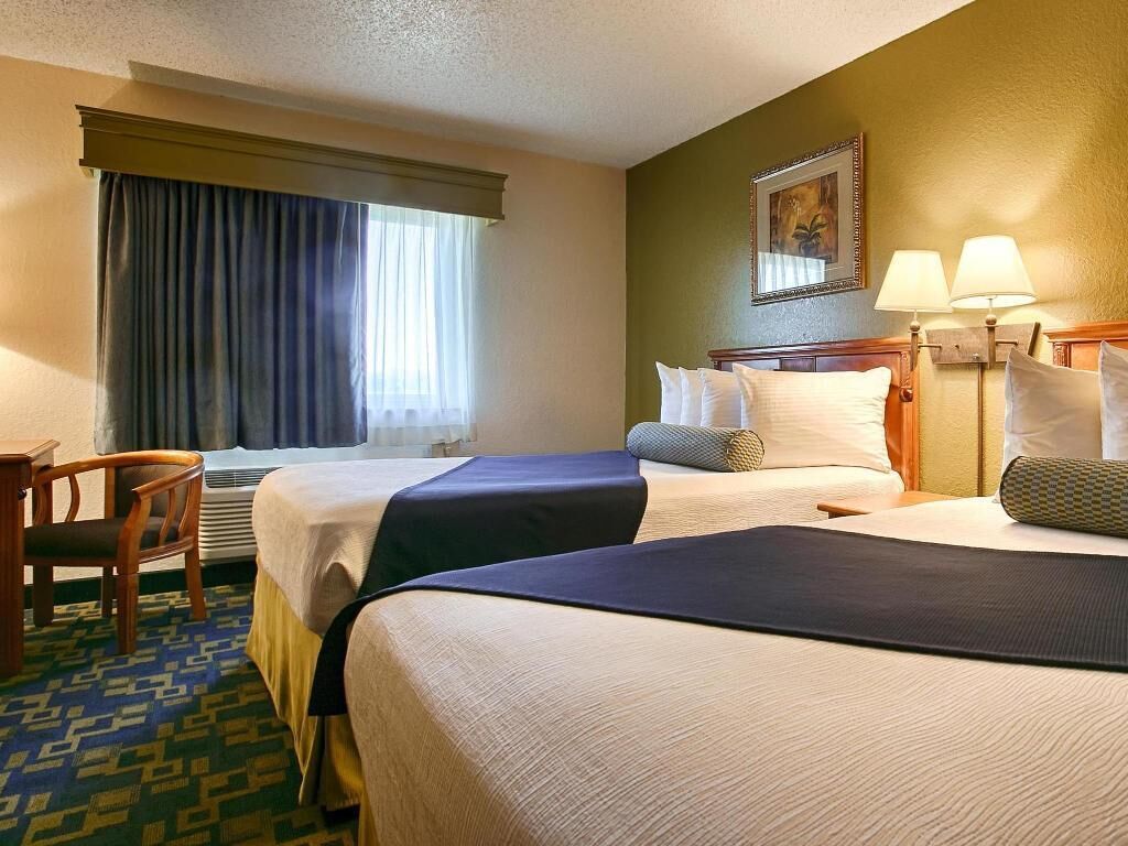 Desk, laptop workspace, iron/ironing board, free cots/infant beds