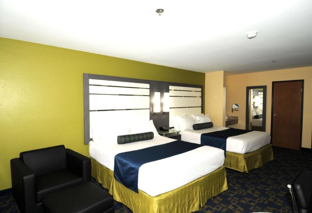 Desk, laptop workspace, iron/ironing board, free cots/infant beds