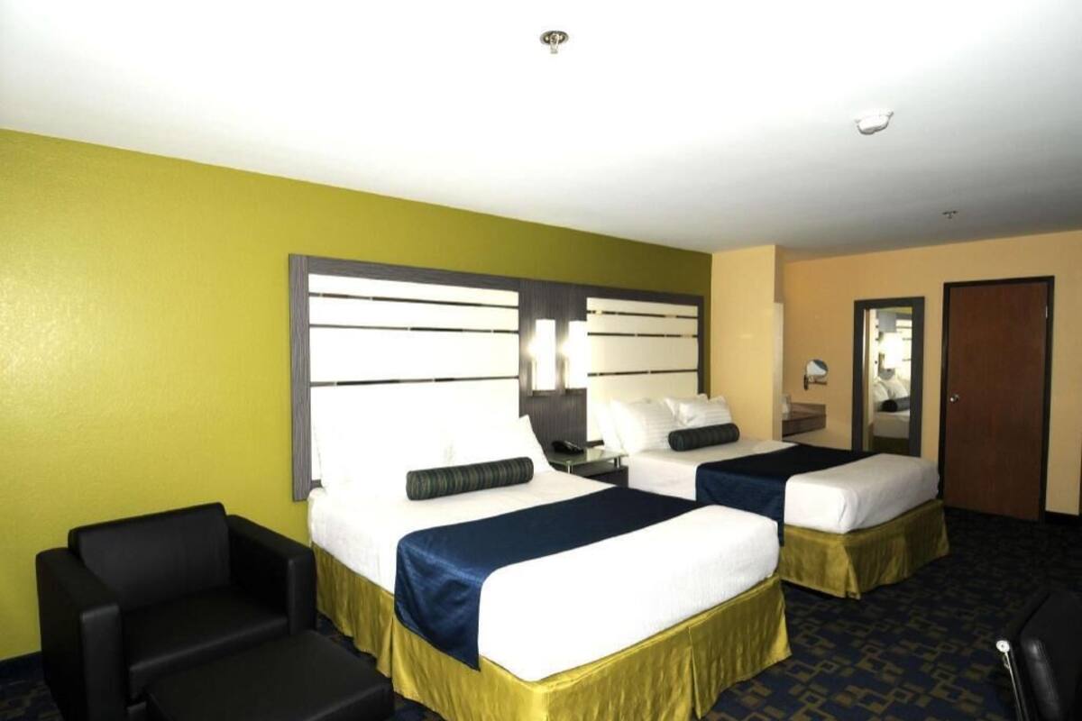 Desk, laptop workspace, iron/ironing board, free cribs/infant beds