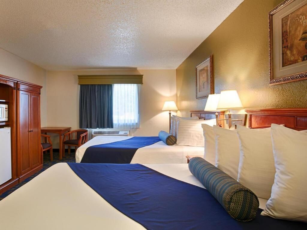 Desk, laptop workspace, iron/ironing board, free cots/infant beds