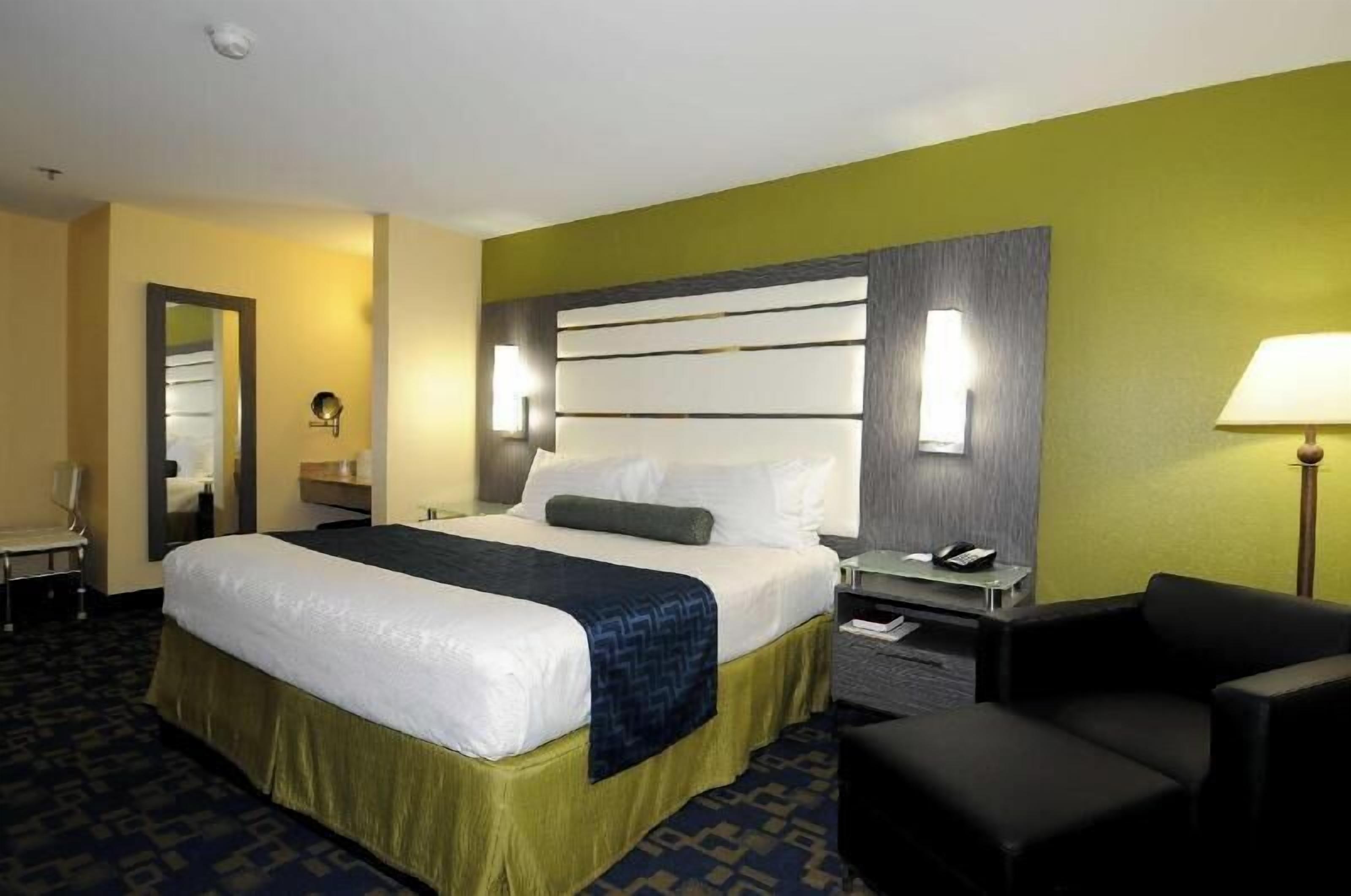 Desk, laptop workspace, iron/ironing board, free cots/infant beds