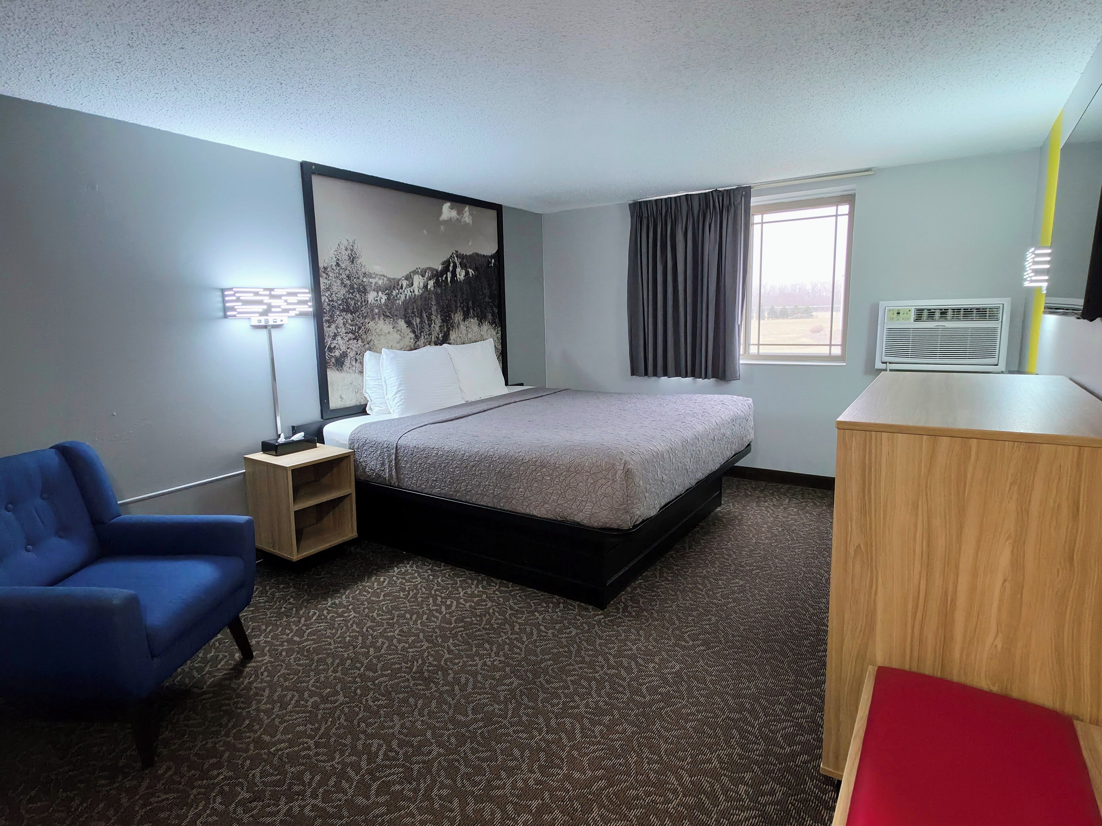 Desk, blackout drapes, free WiFi, bed sheets