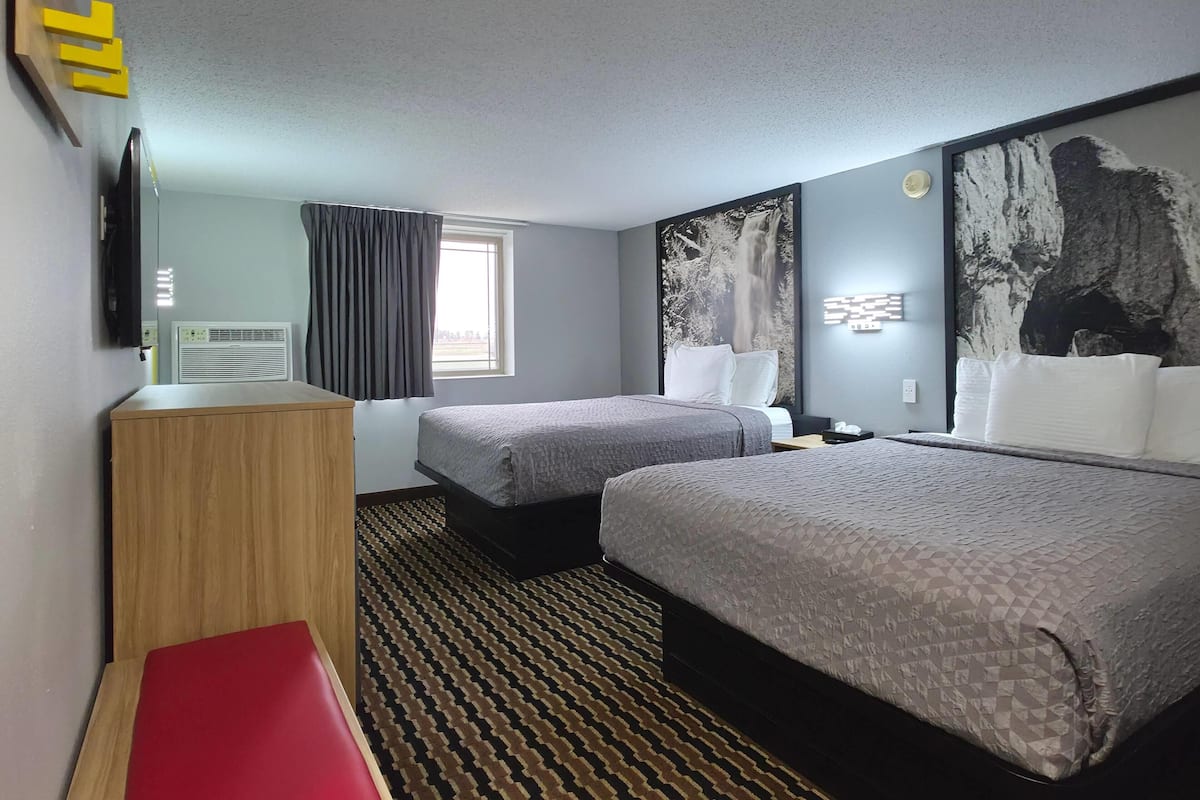 客房, 2 张大床, 无烟房 | 办公桌、遮光窗帘、免费 WiFi、床单