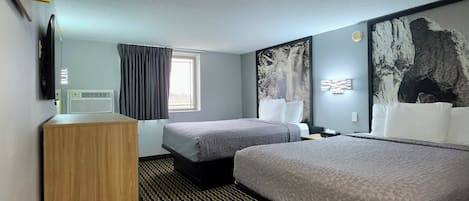 Kamer, 2 queensize bedden, niet-roken | Een bureau, verduisterende gordijnen, gratis wifi, beddengoed