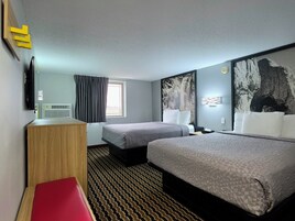 Habitación, 2 camas de matrimonio, no fumadores | Escritorio, cortinas opacas, wifi gratis y ropa de cama