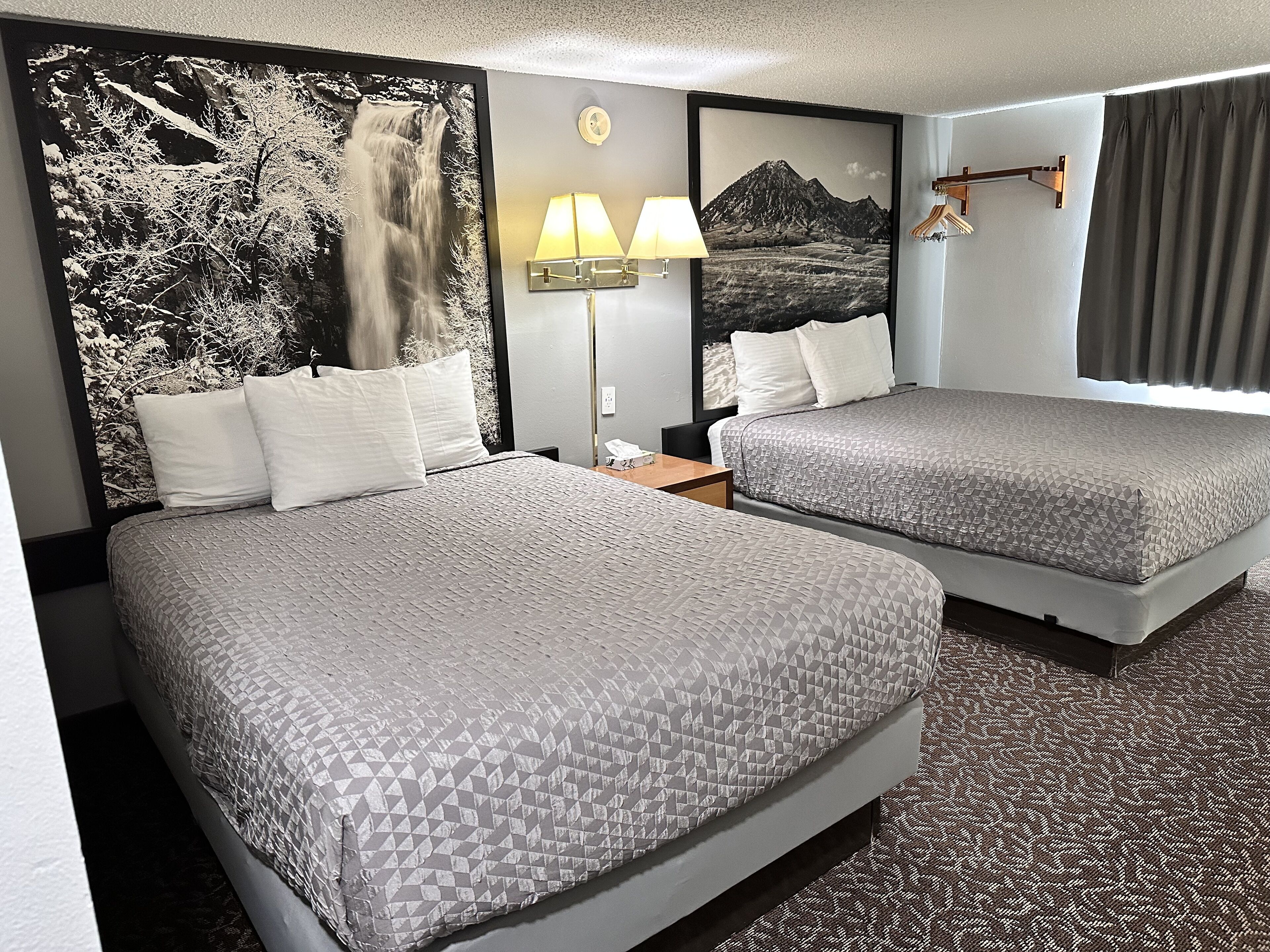 Kamer, 2 queensize bedden, niet-roken | Een bureau, verduisterende gordijnen, gratis wifi, beddengoed