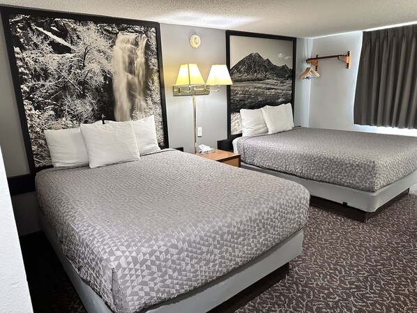 Room, 2 Queen Beds, Non Smoking - Yankton Inn (Yankton)