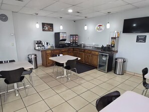 Free daily continental breakfast  - Super 8 by Wyndham Yankton (Yankton)