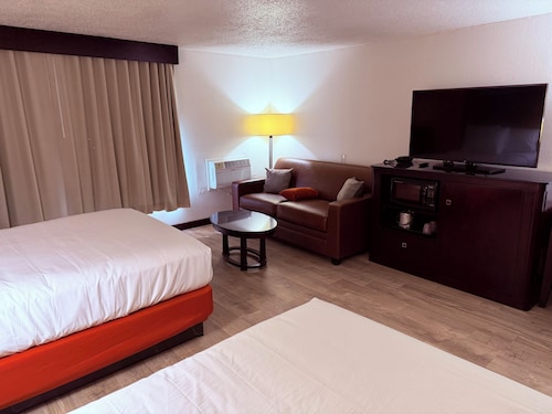 Howard Johnson by Wyndham Albert Lea