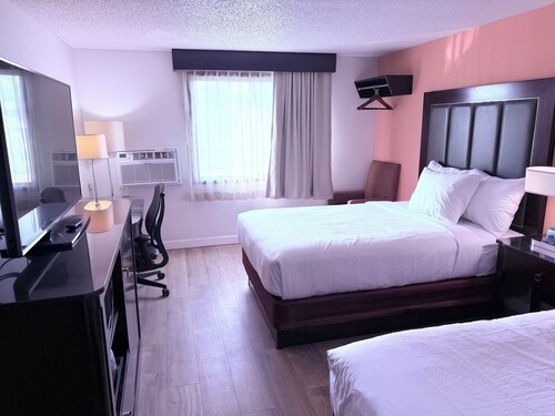 Howard Johnson By Wyndham-Albert Lea, MN