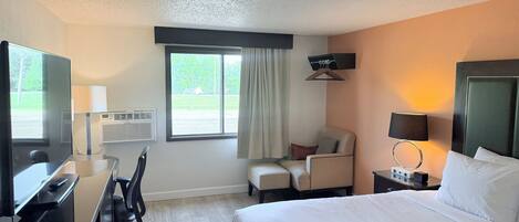 Standard Room, 1 King Bed, Non Smoking, Refrigerator & Microwave | Wi-Fi gratuito, lenzuola