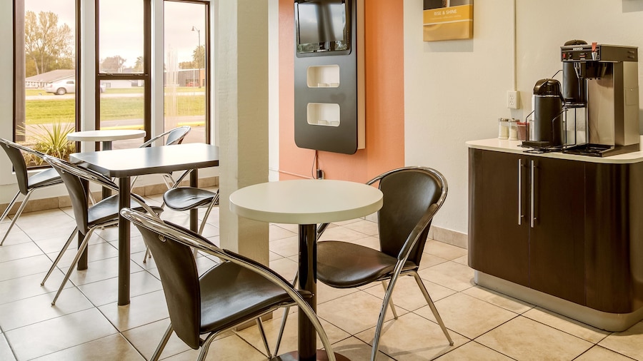 Motel 6 Albert Lea, MN