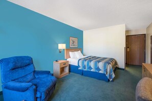 Premium bedding, desk, iron/ironing board, free rollaway beds