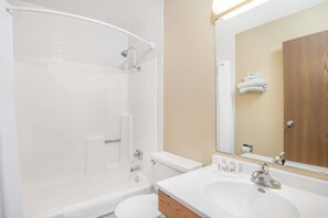 Ducha y bañera combinadas y bañera profunda