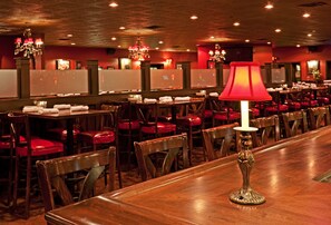 Bar (on property) - Holiday Inn Hotel & Suites Minneapolis - Lakeville by IHG (Lakeville)