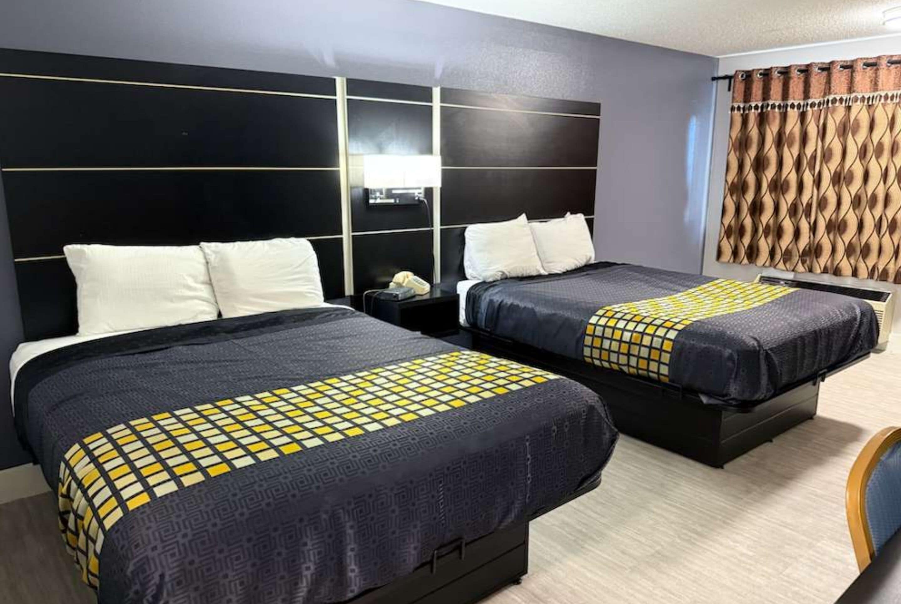 Room, 2 Katil Ratu (Queen), Smoking | Peralatan tempat tidur hipoalergenik, peti besi dalam bilik 
