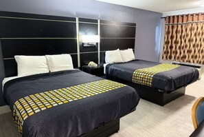 Room, 2 Queen Beds, Smoking