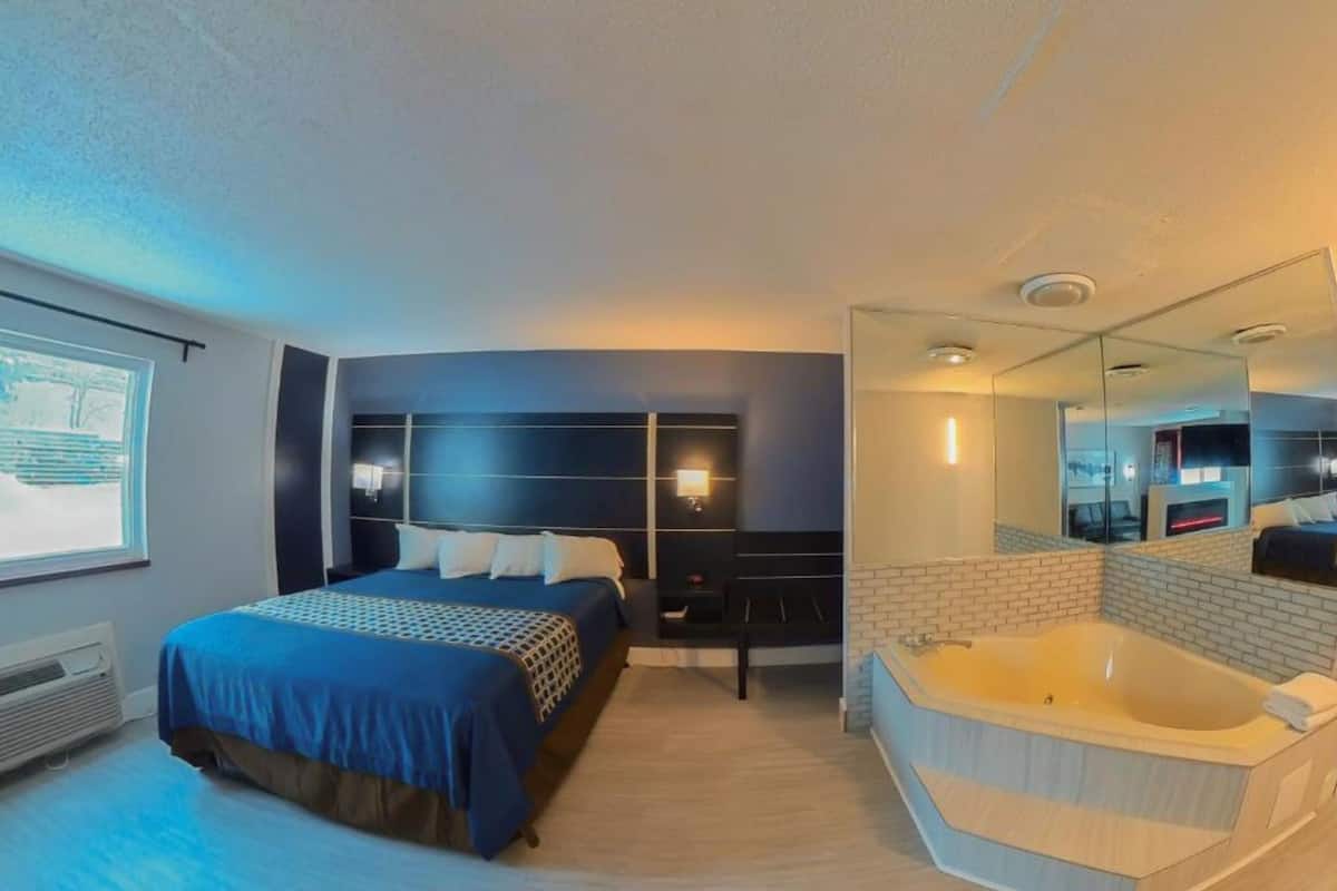 1 bedroom, hypo-allergenic bedding, in-room safe, laptop workspace