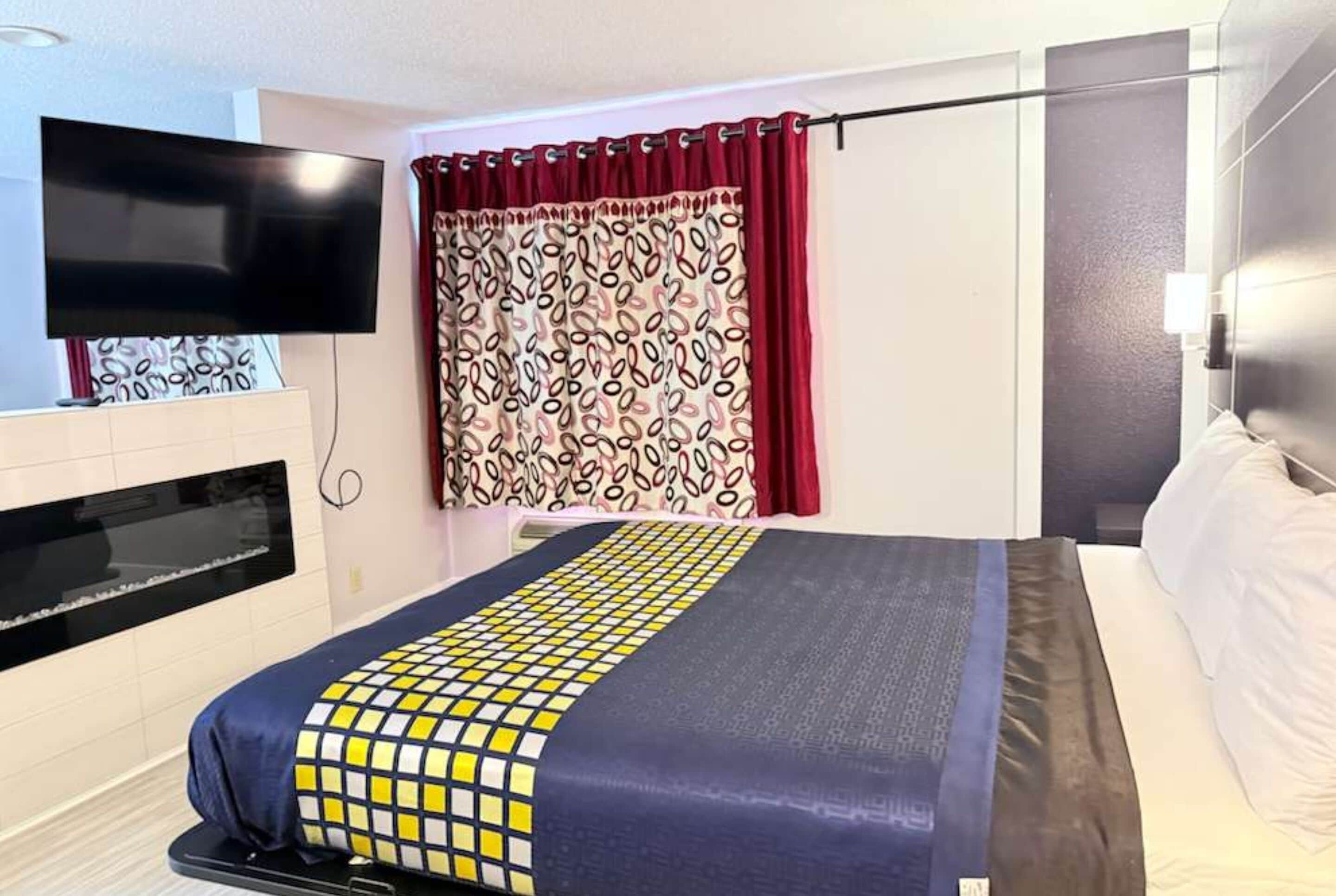 Hypo-allergenic bedding, in-room safe, laptop workspace