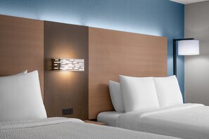 Chambre, 2 grands lits, non-fumeur | Bureau, lit de bébé (gratuit), accès au Wi-Fi (inclus), literie fournie