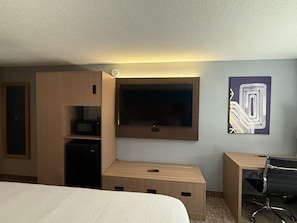 Desk, free cots/infant beds, free WiFi, bed sheets