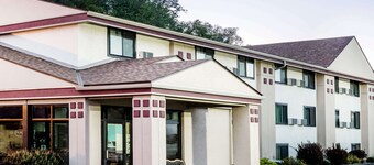 Super 8 by Wyndham Mankato