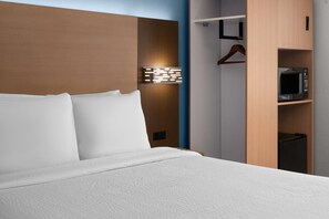 Room, 1 Queen Bed, Mobility Accessible, Non Smoking (Bathtub w/Grab Bars)