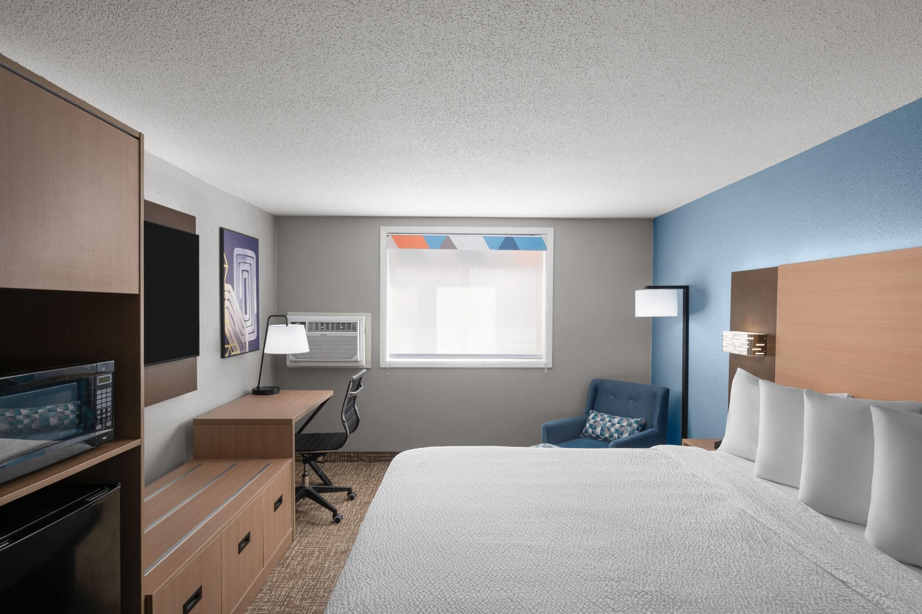 Habitación estándar, 1 cama King size, para no fumadores | Escritorio, cunas gratuitas, wifi gratis y ropa de cama 