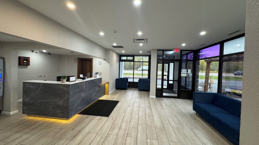 Super 8 by Wyndham Mankato