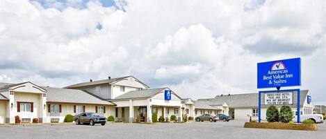 Suíte, várias camas, para não fumantes | Fachada