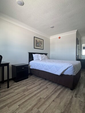 Standard Room, 1 Queen Bed | Iron/ironing board, free WiFi, bed sheets, alarm clocks