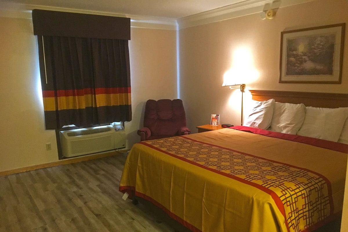 Iron/ironing board, rollaway beds, free WiFi, bed sheets