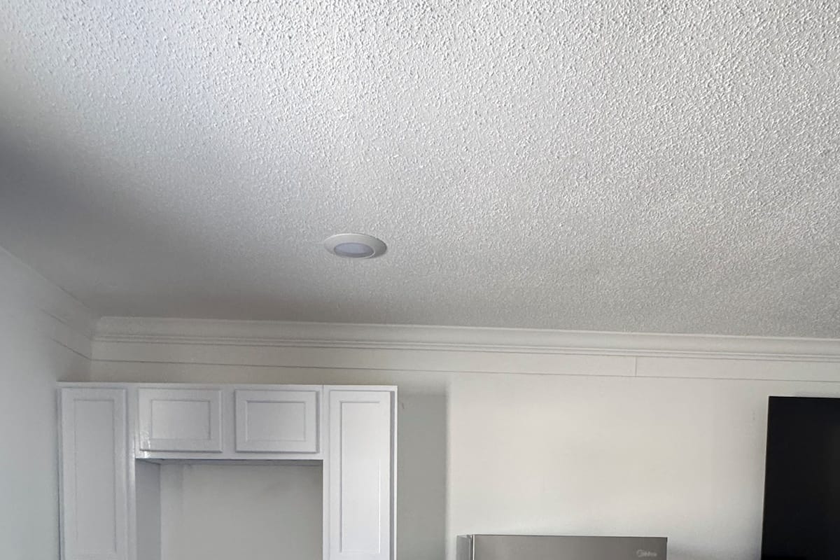 Suite Standard, 1 trĂšs grand lit | Fer et planche Ă repasser, accĂšs au Wi-Fi (inclus), literie fournie