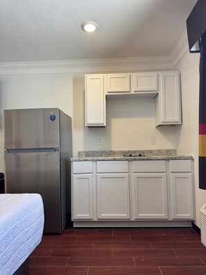 Standard Suite, 1 King Bed