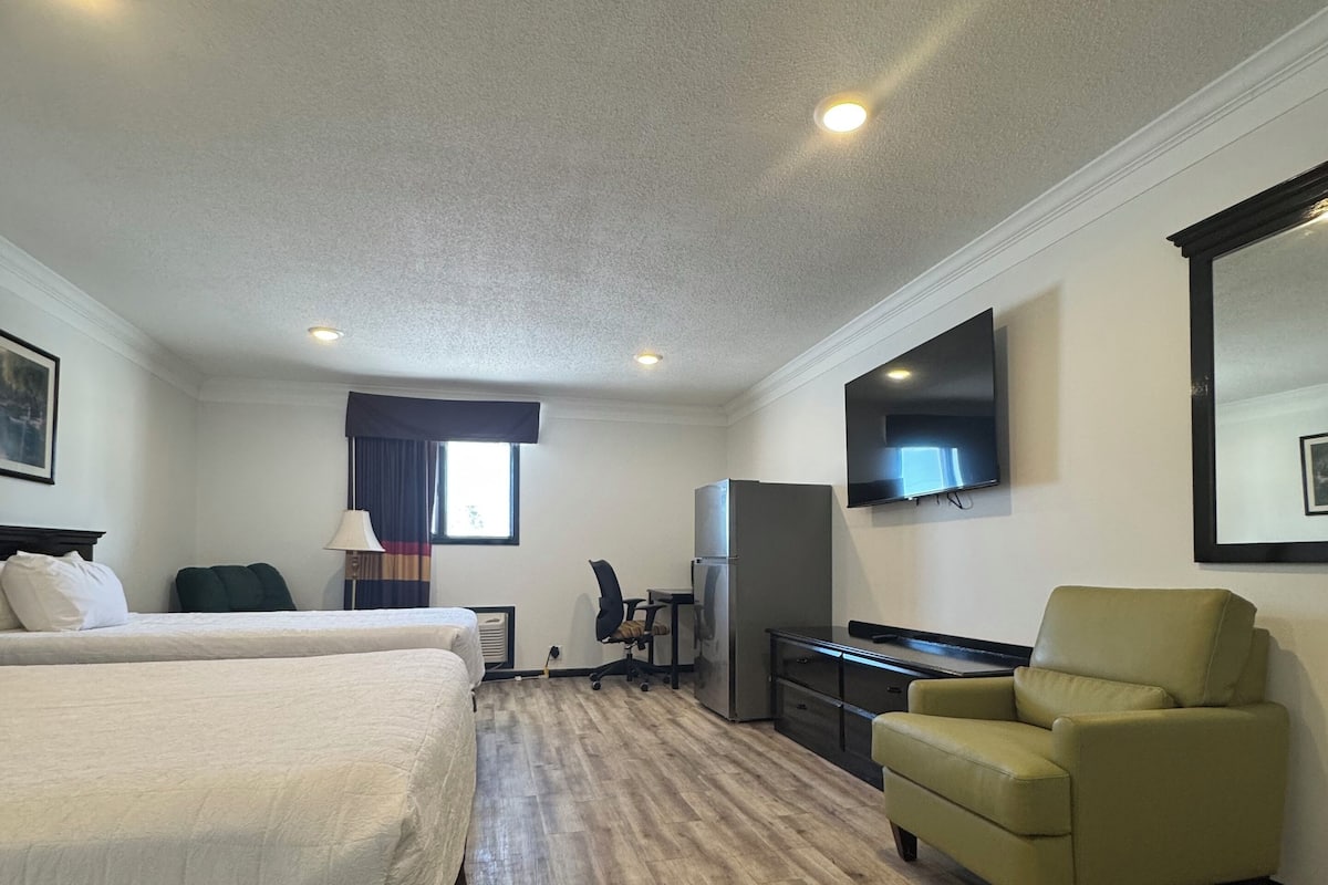 Chambre Standard, 2 grands lits | Fer et planche Ă repasser, accĂšs au Wi-Fi (inclus), literie fournie