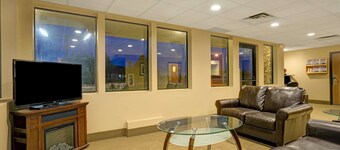 Super 8 by Wyndham Melrose
