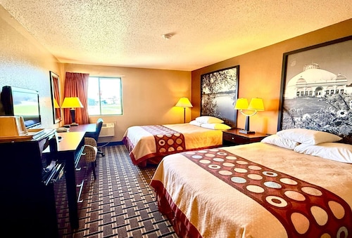 Super 8 by Wyndham Melrose